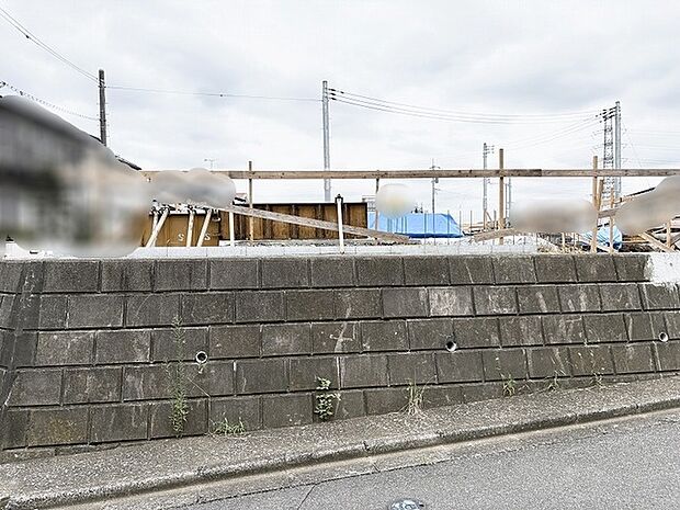 開放感のある空が広がり、新しい暮らしの始まりを静かに予感させる心地よい区画です。