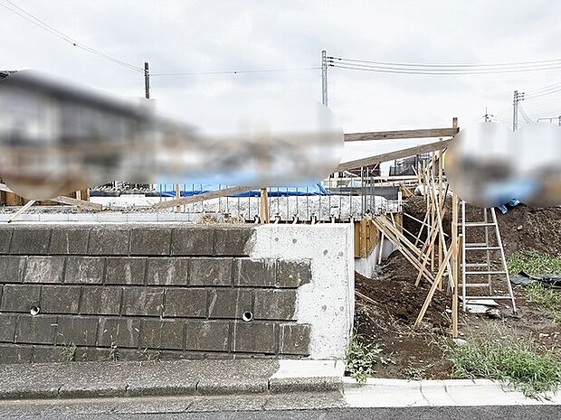 新たな暮らしの礎が形作られていく、これからの変化が楽しみな建築中の現地。