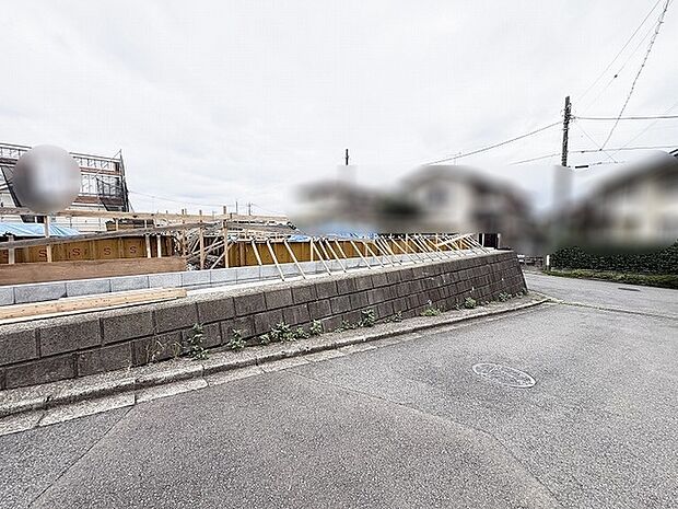 周辺の穏やかな環境に溶け込む、新しい暮らしの舞台が整っていく場所です