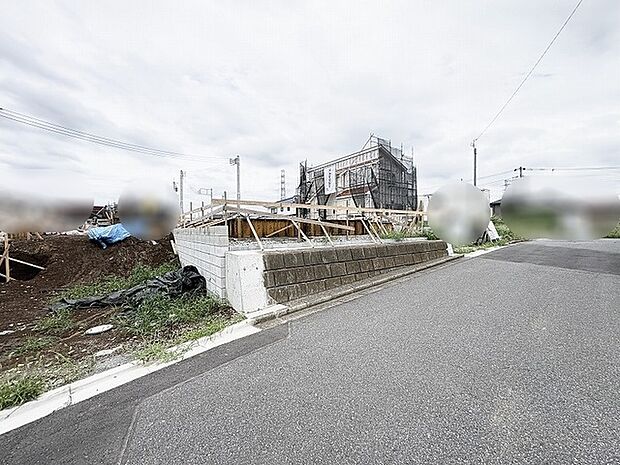 新しい暮らしへの期待が高まる、穏やかな空気感に包まれた現地風景