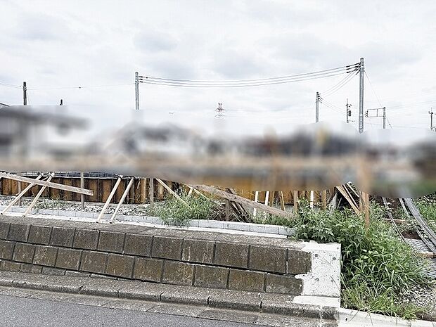 開放的な空の下で新しい暮らしの形を思い描くことができる穏やかな時間をお過ごしいただけるロケーションです。