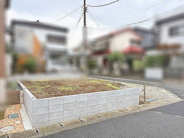 穏やかな空気に包まれた、ゆとりある敷地が心地よい暮らしの可能性を広げます。