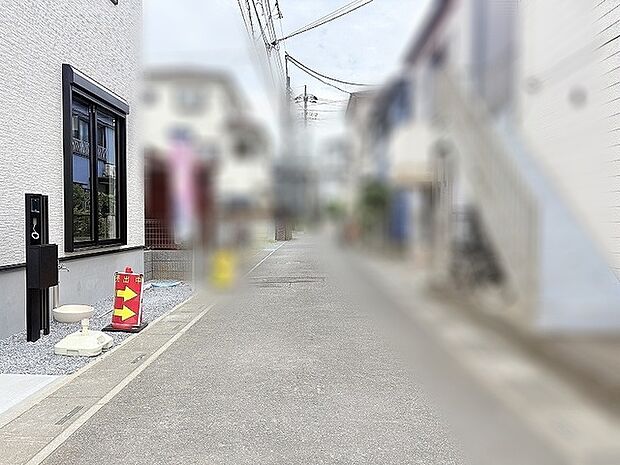 穏やかな時間が流れる落ち着いた住環境と心地よい日常が広がるアプローチ