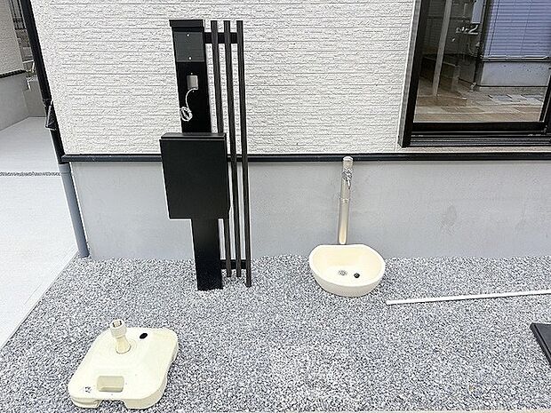 すっきりと整えられた外構まわりが日々の暮らしに心地よい利便性をもたらします
