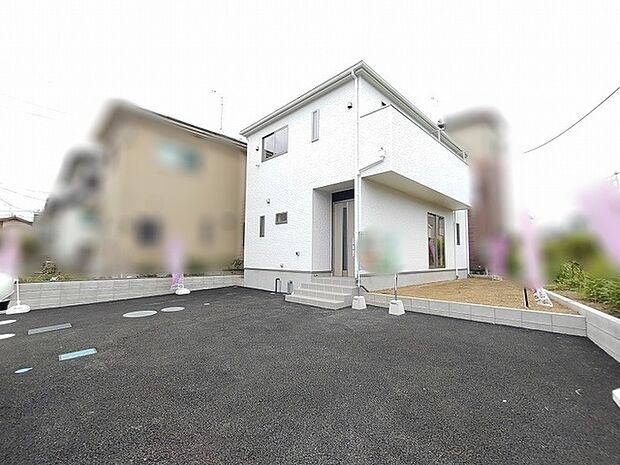 洗練された佇まいが街並みに溶け込む、穏やかな時間が流れる住まい
