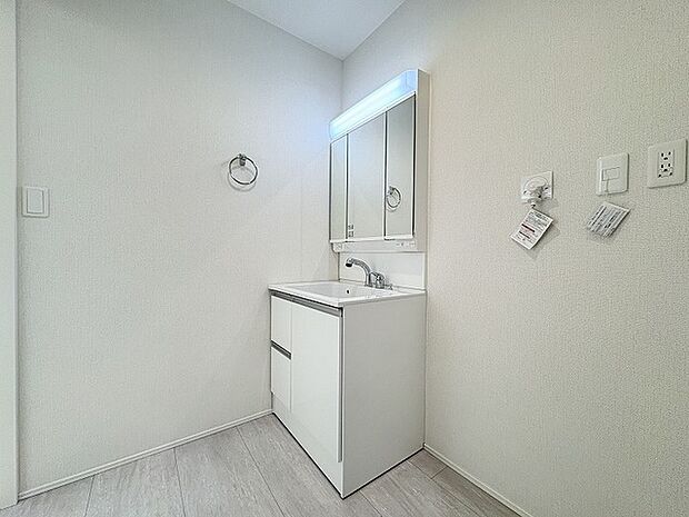 白を基調としたすっきりと清潔感のある空間が心地よい時間を演出します