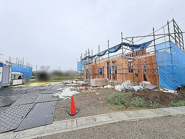 これからの新しい暮らしの形を丁寧にカタチにしていく確かな施工が進む風景