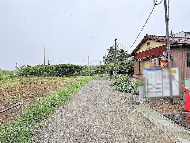 緑豊かな景色と穏やかな空気に包まれ、のどかな時間が流れる落ち着いた住環境です。