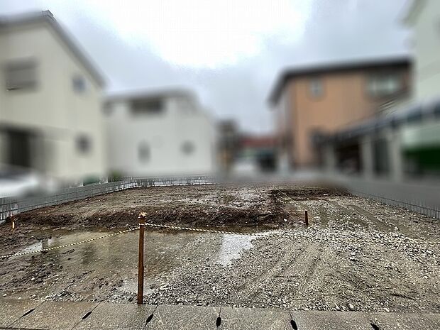 周囲の穏やかな環境に溶け込み、これからの新しい暮らしの構想が広がる心地よい空間。