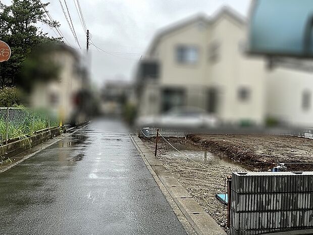 穏やかな住宅街に佇む、日々の暮らしに寄り添う心地よいロケーションです。