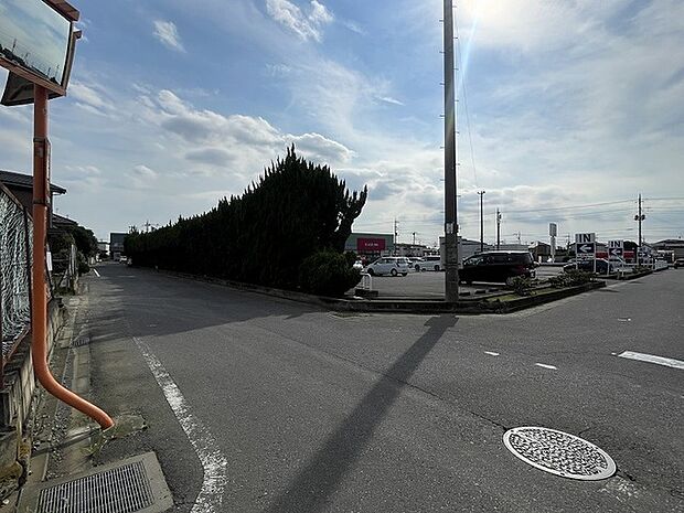 開放的な空が広がり心地よい風が通り抜ける穏やかな周辺環境が日常にゆとりをもたらします