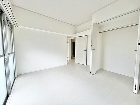 無駄な装飾を削ぎ落としたシンプルな空間が心地よい穏やかな時間を紡ぐ場所