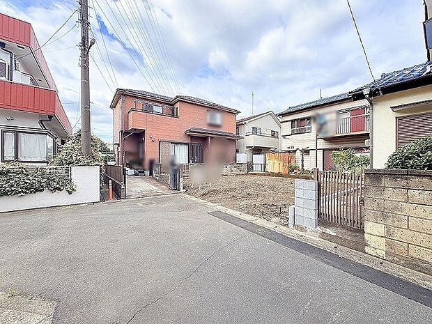 穏やかな空気が流れる閑静な住宅街に位置し、これからの暮らしを描く楽しみが広がる心地よい空間。