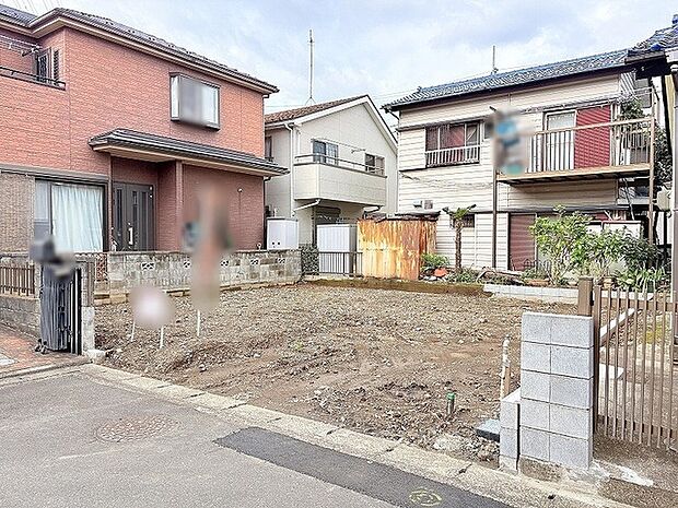 周囲の建物と程よい距離感を保ちながら、これからの暮らしを自由に描けるゆとりある敷地です。