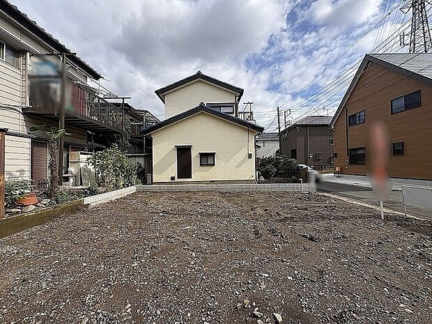 穏やかな空気が流れる閑静な住宅街に佇む、ゆとりある敷地です。