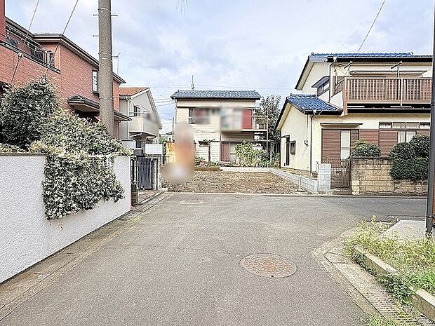 落ち着いた住宅街に佇む、ゆったりとした時間の流れる穏やかなロケーションです。