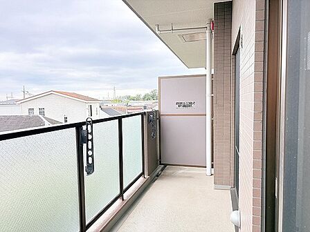 心地よい風と開放的な景色が広がり日常にゆとりをもたらすバルコニー空間