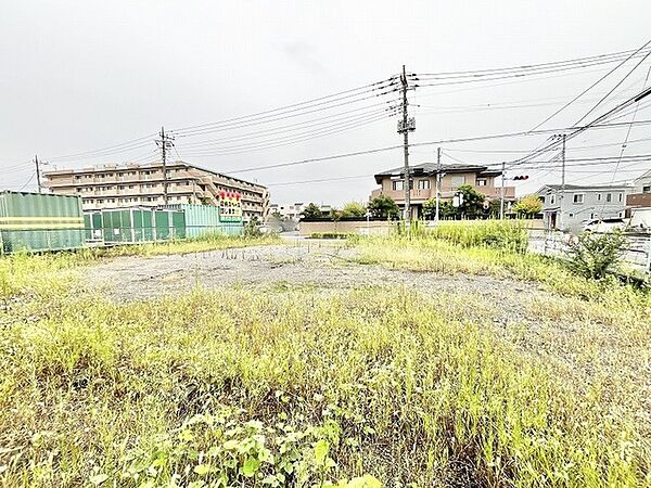 開放的な空気が広がり、これからの新しい計画を描く楽しみが広がる穏やかな空間です。