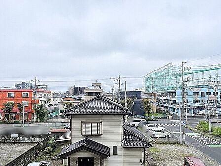 空が広がり視界を遮るもののない、開放感のある眺望を楽しめるロケーションです。