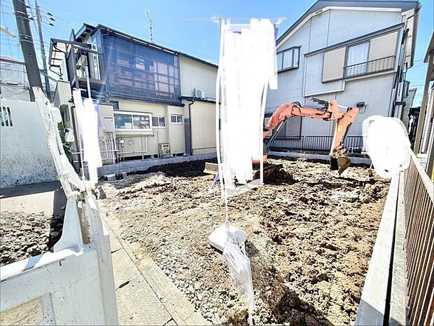 新たな暮らしの舞台が整っていく開放的な更地スペース