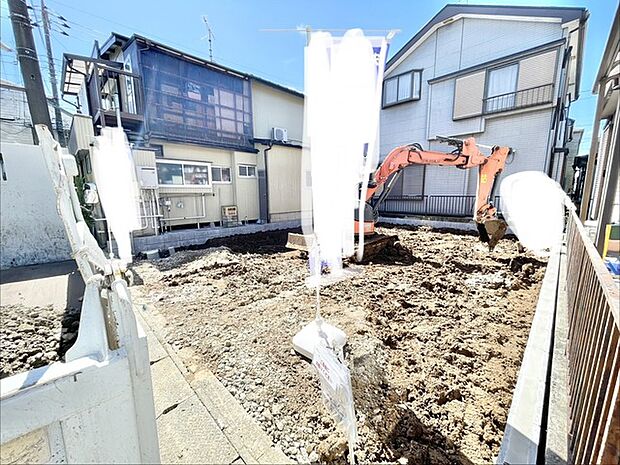 新たな暮らしの構想が膨らむ、これからの変化が楽しみな更地です。