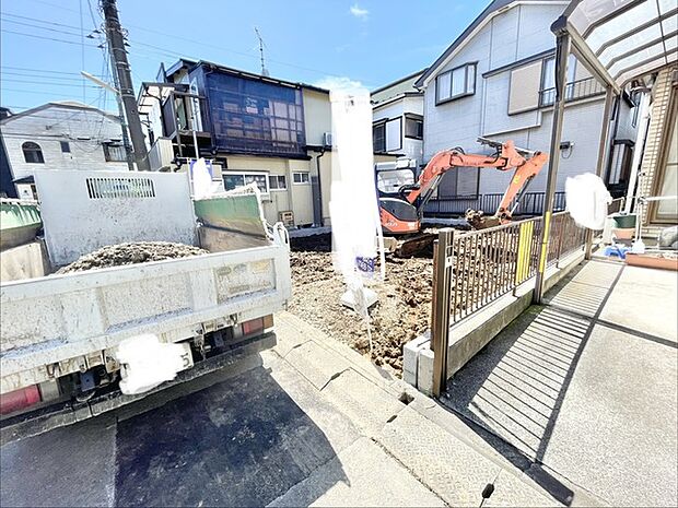 新たな暮らしの舞台が整っていく、静かに期待が高まる更地の風景