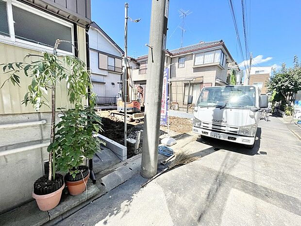 落ち着いた住宅街に佇む、これからの新しい暮らしの気配を感じる穏やかな区画。