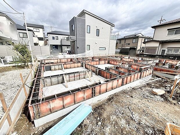 これから始まる新しい暮らしの土台となる、丁寧につくり上げられていく確かな施工風景。
