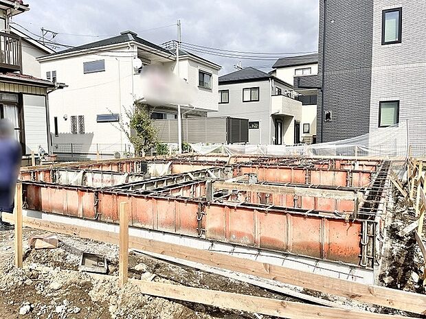 確かな施工品質と丁寧な工程が伺える、住まいづくりの始まりを感じさせる風景。