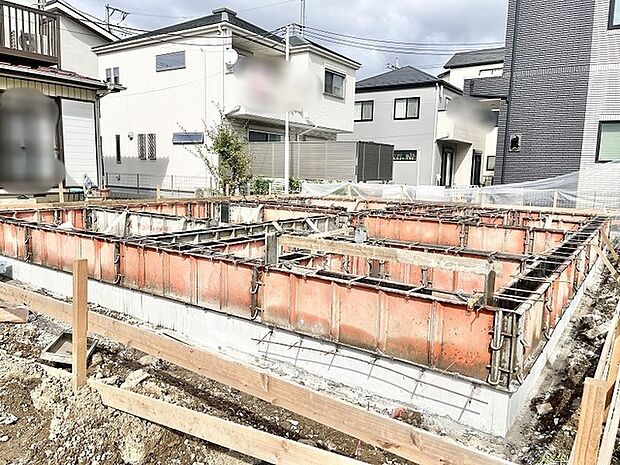住まいの基本となる堅牢な構造体がしっかりと組み上げられた安心感のある現場風景