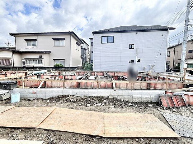 新しい暮らしの礎が着実に築かれていく、静かで穏やかな時間が流れる敷地。