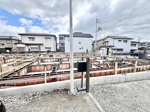 澄んだ青空が広がり開放的な心地よさを感じる穏やかな住環境