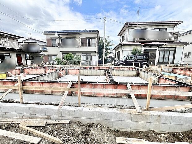 青空が広がる開放的な現地は、これから始まる新しい暮らしへの期待が高まる心地よい空間です。