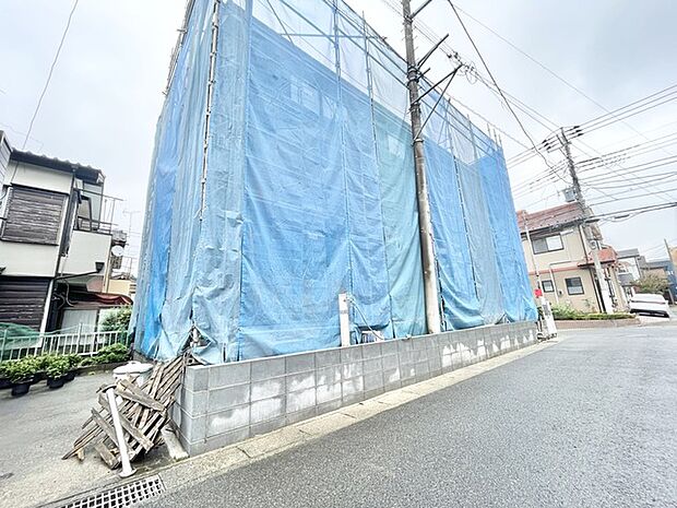 新しい佇まいが形づくられていく、期待感を抱かせる静かな現場風景