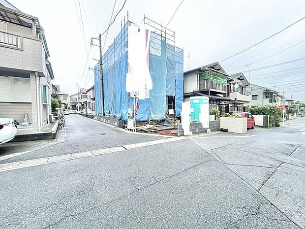 周辺の街並みに調和しながら新しい暮らしの風景を紡ぎ出す静かな佇まい