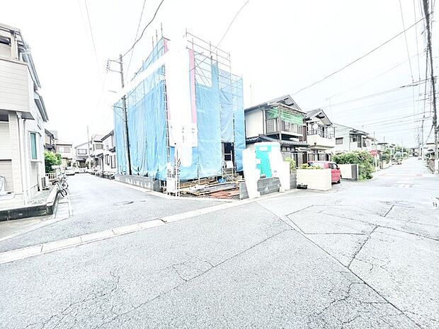 落ち着いた住宅街に佇む、これからの暮らしへの期待感が膨らむ新しい空間