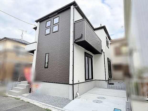 洗練されたモノトーンの色合いが美しく調和する落ち着いた佇まい
