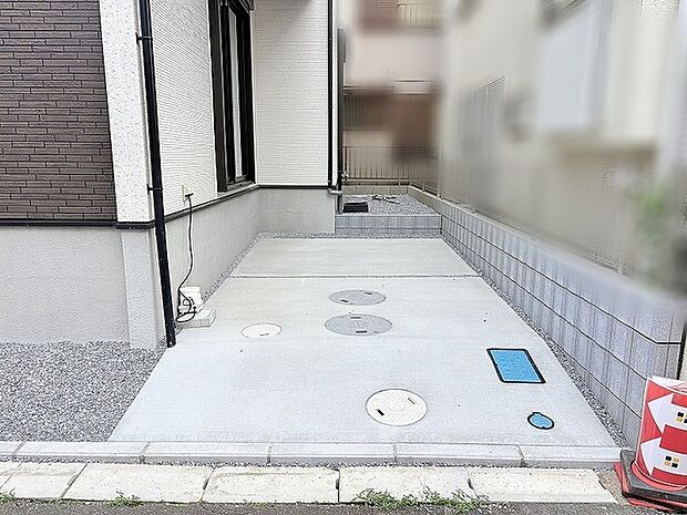 すっきりと整えられた敷地はゆとりがあり日常の動線を心地よく整えてくれます