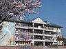 周辺：越谷市立出羽小学校（460m）