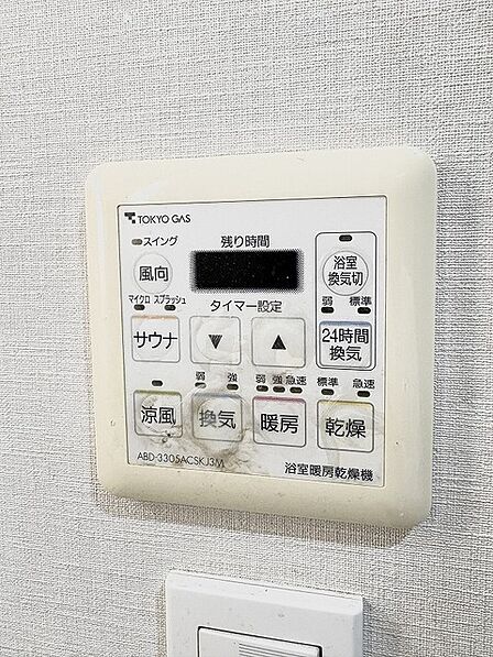 日々の暮らしを快適にサポートしてくれる便利な設備が整う空間です。