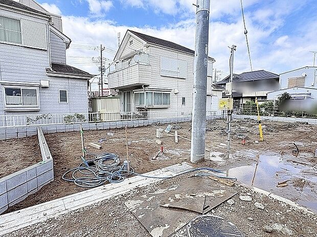 心地よい風が通り抜ける開放的な敷地で、新しい暮らしの構想が広がります。