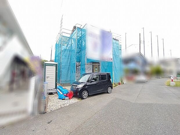 新しい暮らしの始まりを静かに心待ちにする、落ち着いた佇まいの建築現場です。