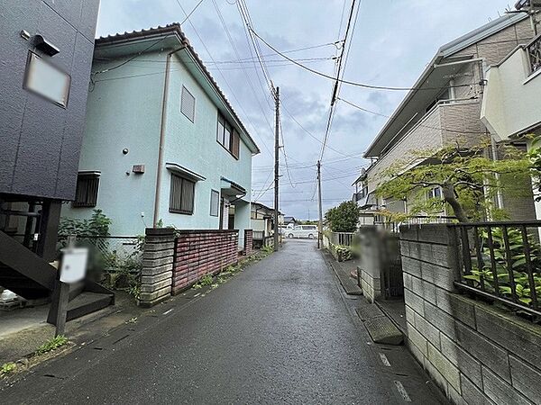 穏やかな時間の流れる、落ち着いた佇まいの住環境が広がっています。