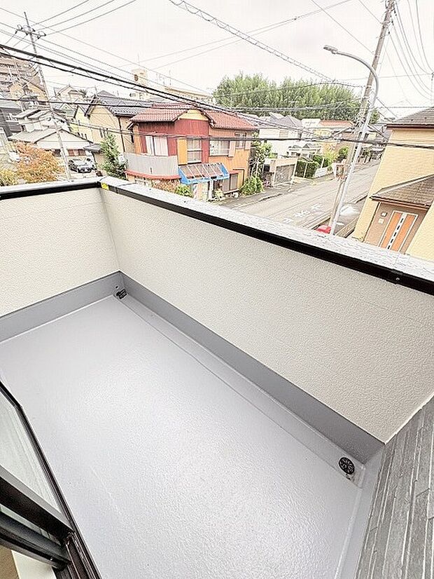 開放的な眺望が広がり心地よい風を感じられるゆとりある屋外スペース