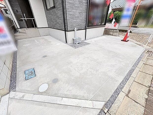 毎日のスムーズな出発を支える、ゆとりある駐車スペースです