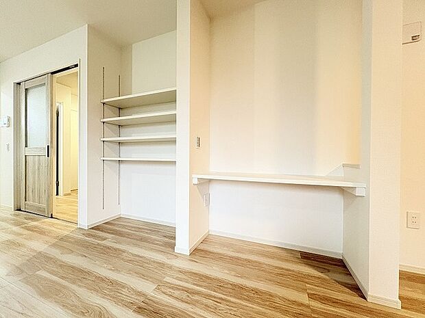 自然素材の温もりを感じるシンプルで落ち着いた設えが日々の暮らしに心地よいくつろぎをもたらします