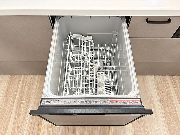 日々の家事を心地よくスムーズにサポートする機能的な設備が備わっています。