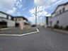 外観：車の通りも少ない閑静な住宅地。子育てにも、第二の人生にも。 