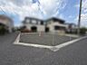 外観：角地につき、開放感に恵まれる住居がここに。 