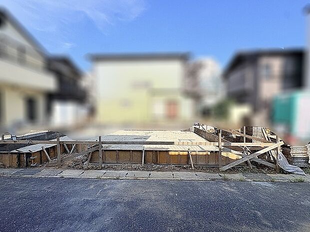 澄み渡る空の下で新しい暮らしの形を描く、これからの物語が始まる更地スペース